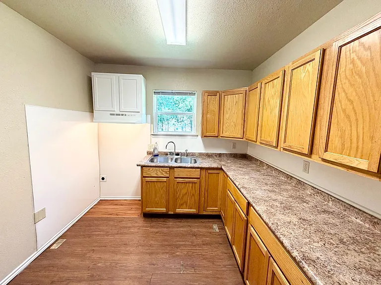 123 Victory Dr — Photo 4