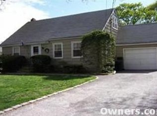 375 Howell Ave, Riverhead, NY 11901