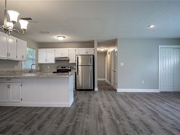 4th image of 925 Lusk Pl