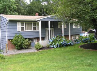 10 Shoshone Path, Oakland, NJ 07436