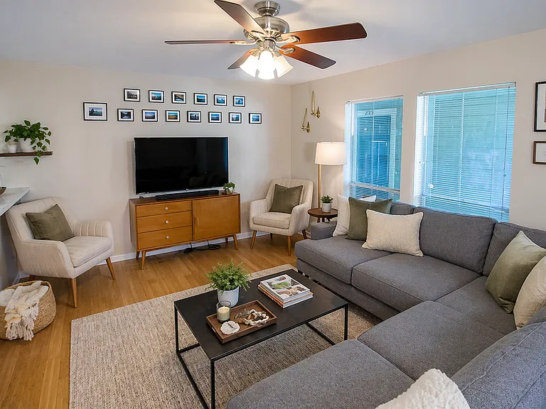202 E 45th St #203 — Photo 2