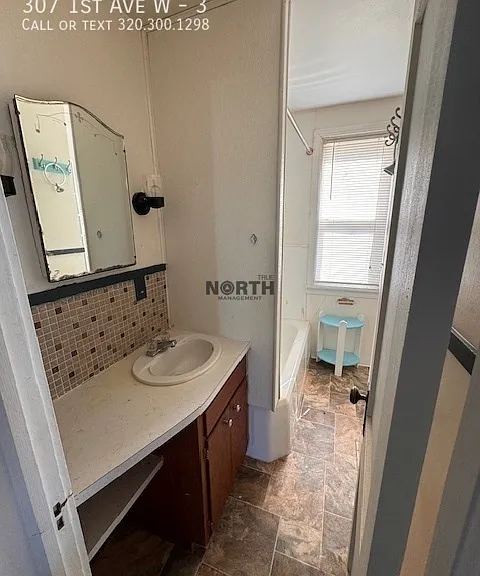 307 1st Ave W #3 — Photo 5
