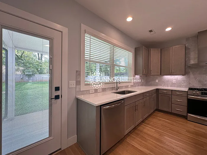 4531 Sampson St — Photo 4