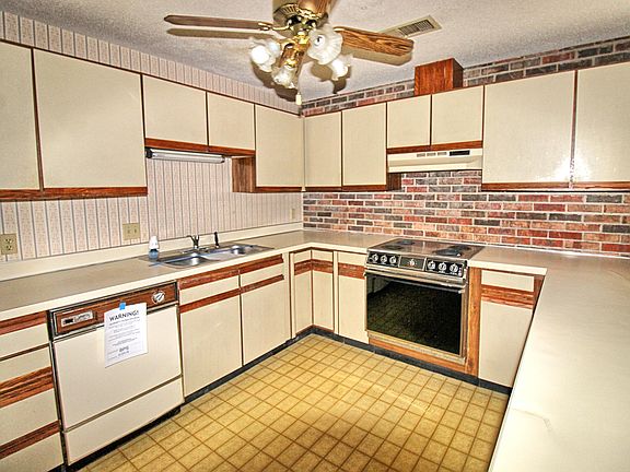3rd image of 500 Fleetwood Dr APT 5