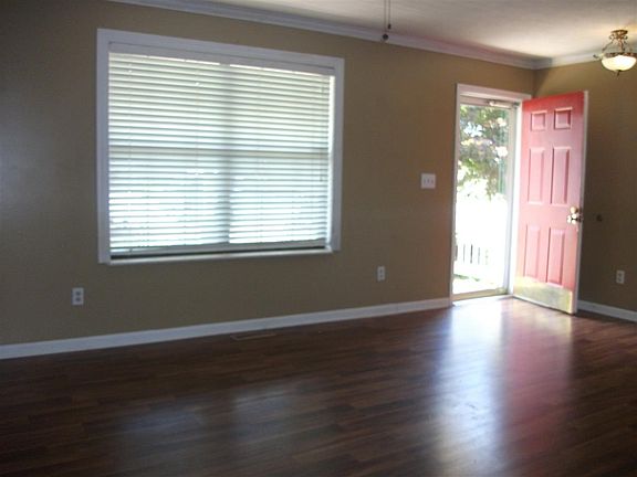 5th image of 980 Claudette Dr