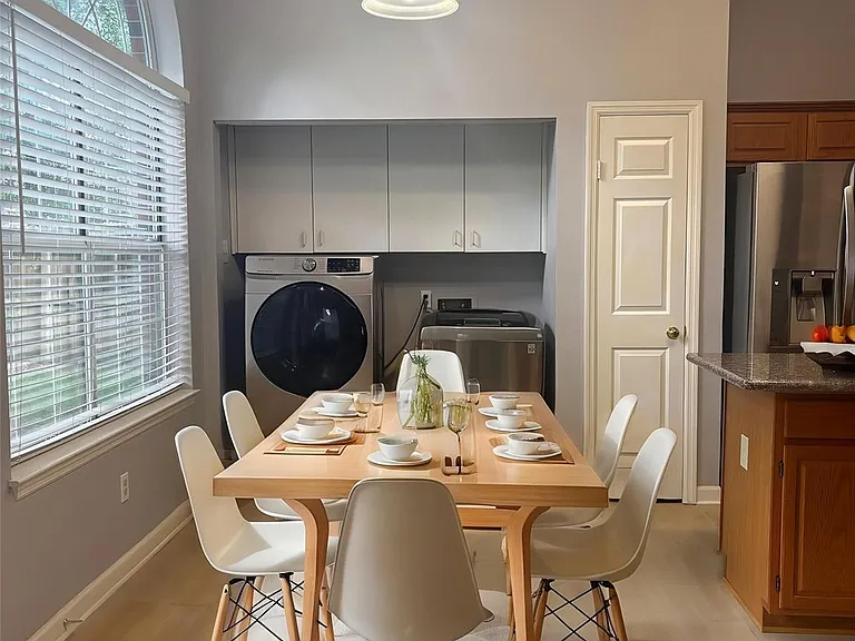 3523 Kings Mountain Dr — Photo 8