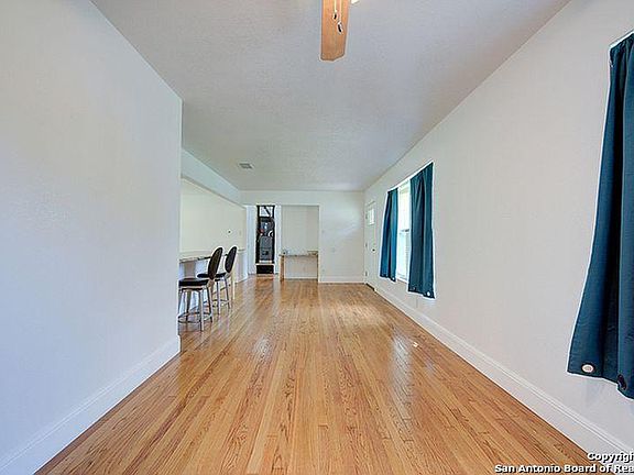 4th image of 135 Shadow Hill Dr
