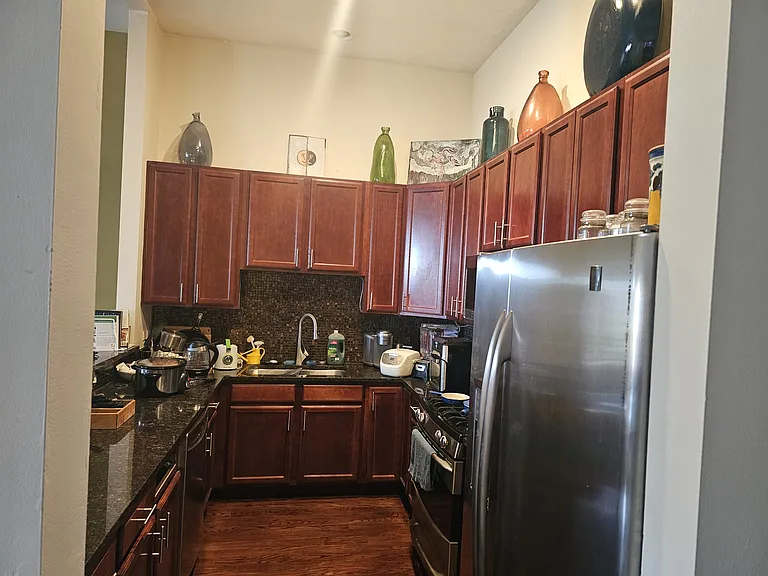 115 S Western Ave — Photo 7