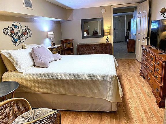 5th image of 50 Harbor Cir