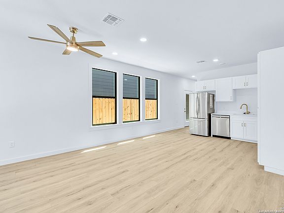 2nd image of 1010 Denver Blvd