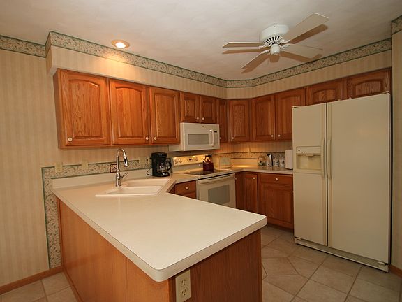 5th image of 1220 N Crest Dr