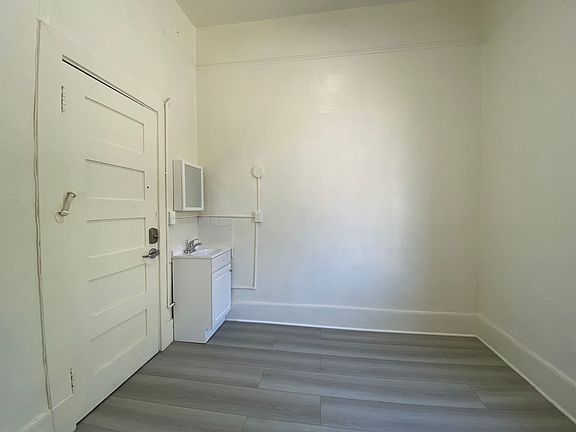 2nd image of 706 Kearny St #102