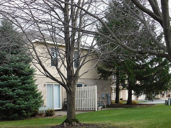 3rd image of 9334 Meadowview Dr