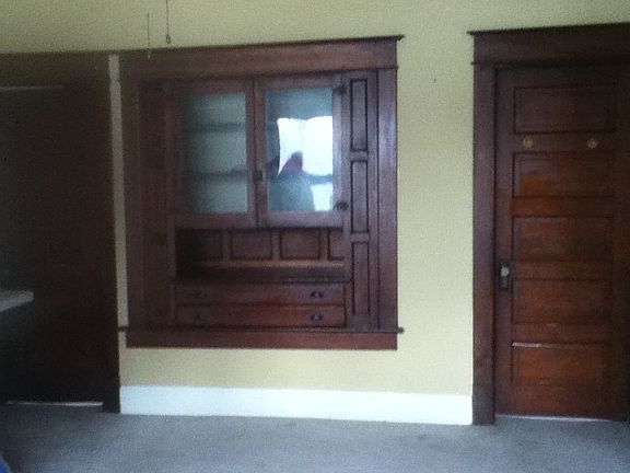 built-in display selves in diningroom