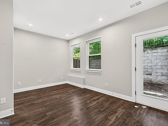 4th image of 1013 S Taylor Ct