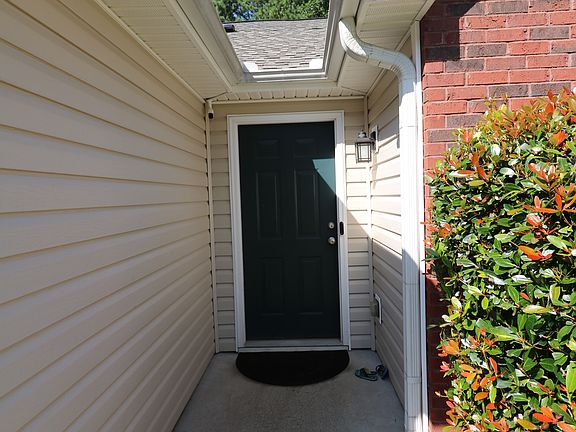 4th image of 1110 Grace Dr