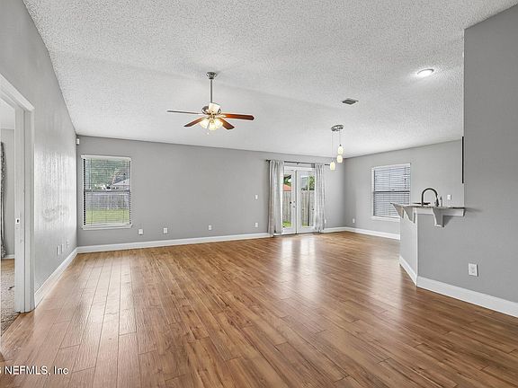 3rd image of 687 SCARLET VIEW Court