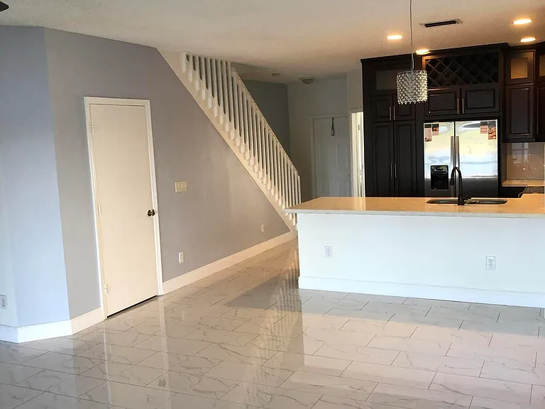 401 SW 120th Ave — Photo 19