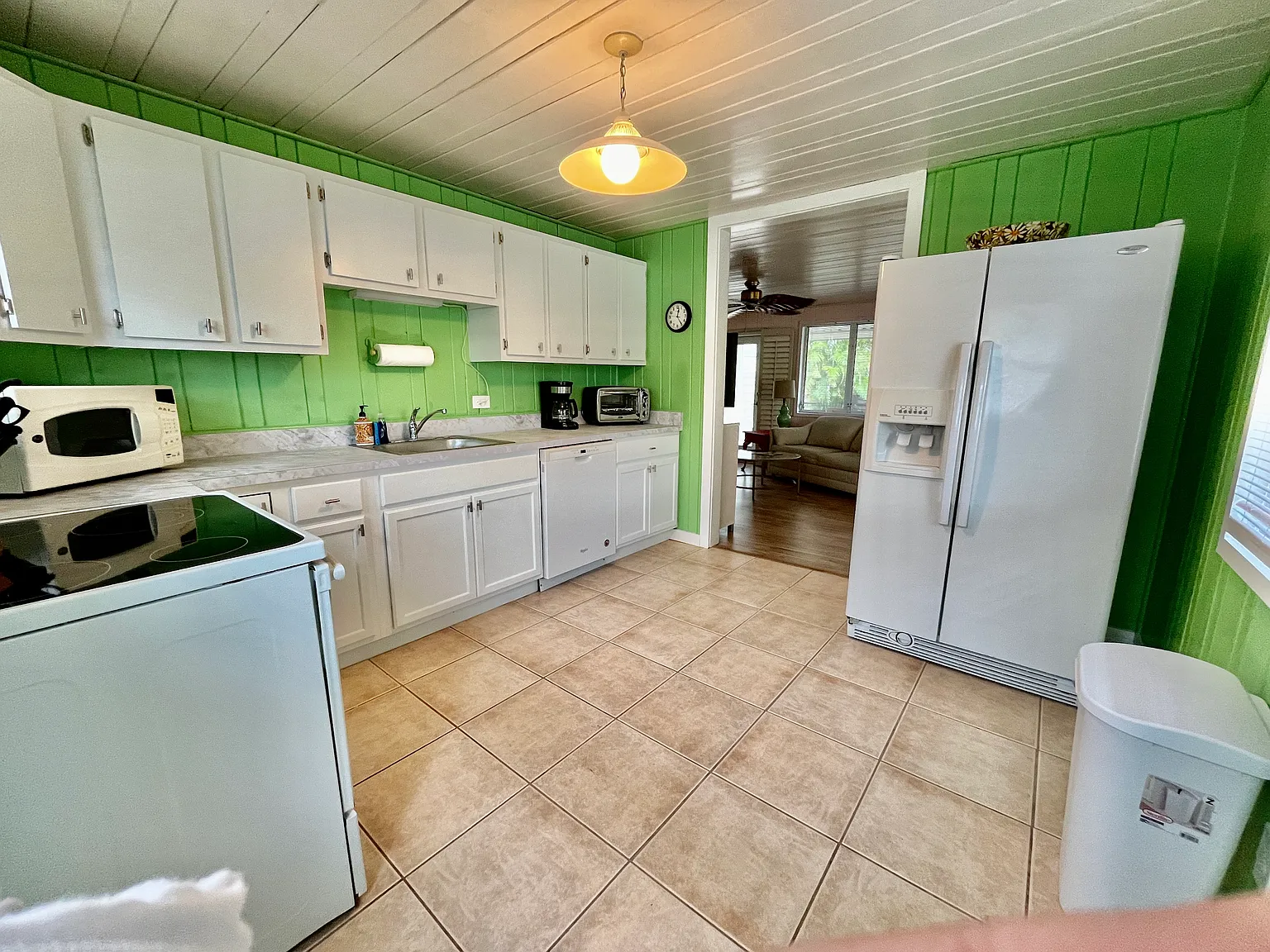 2 bed, 1200 sqft, $8,900 — Photo 2