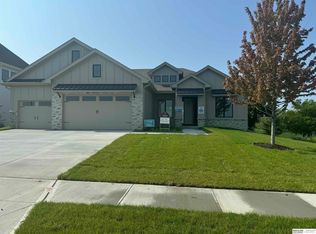 11711 Cove Hollow Dr, Papillion, NE 68046