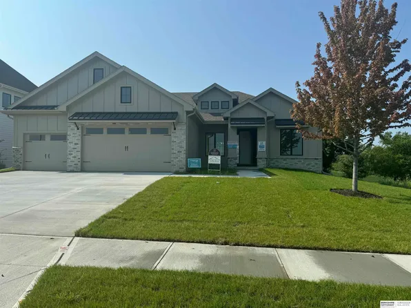 11711 Cove Hollow Dr, Papillion, NE 68046