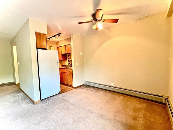 5th image of 633 Robert St S APT 304