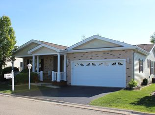 20 Rocking Horse Ln, Grayslake, IL 60030