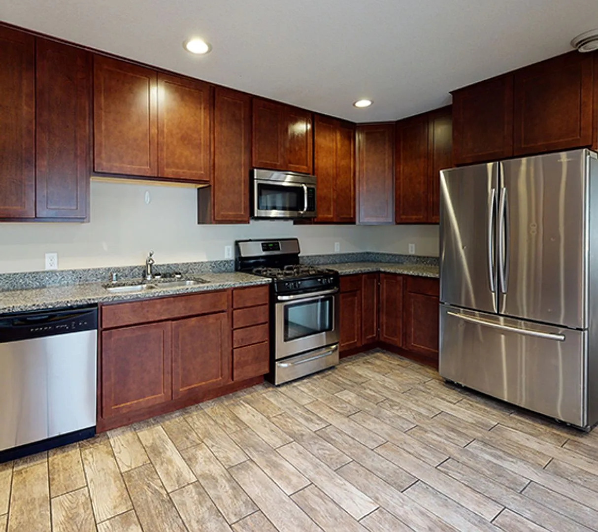 1107 6th St SE — Photo 1