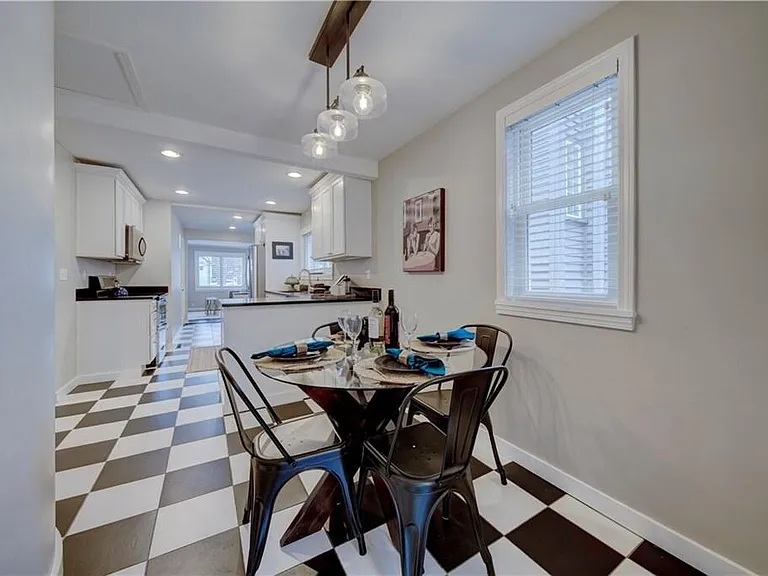 551 NE Ravenna Blvd — Photo 9
