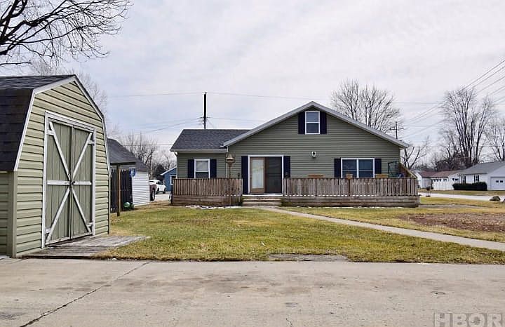 View from the back Driveway
Small driveway in front