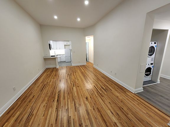 3rd image of 25 W 74th St #2R