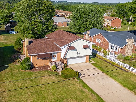 2nd image of 704 Kennedy Dr