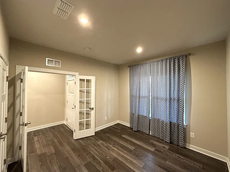 8807 Chapel Grove Crossing Dr — Photo 2