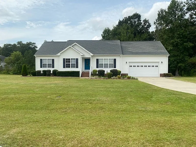 305 Towbridge Ln — Photo 1