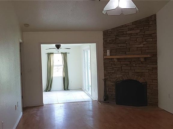 4th image of 35747 Dawn Dr
