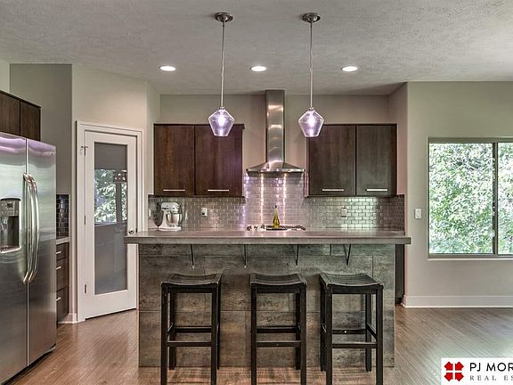 3rd image of 1608 Cary Cir