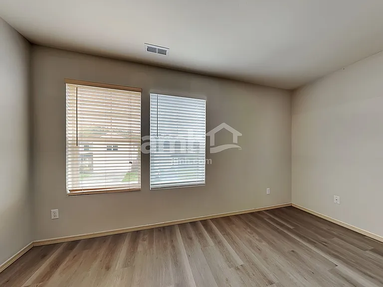 9523 187th St E — Photo 17