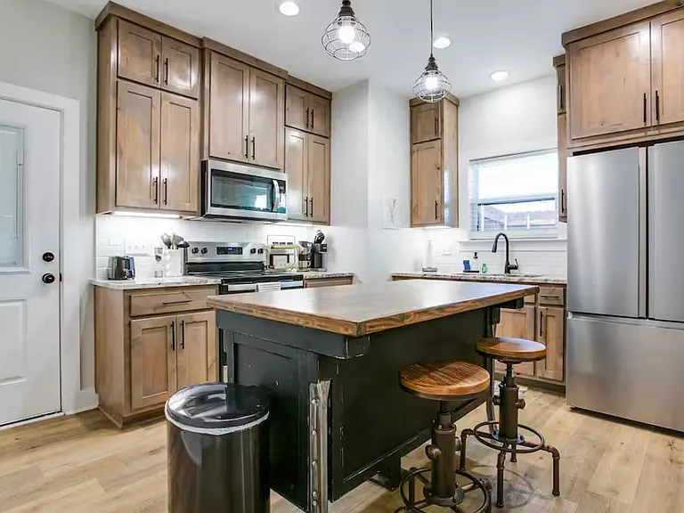 1045 Holiday Dr — Photo 11