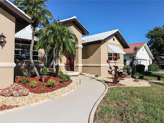 3rd image of 18 Leeward Dr