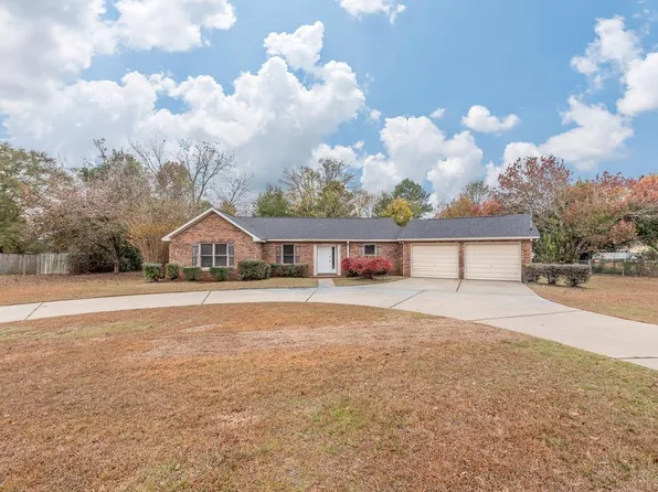 102 Jennifer Dr, Headland, AL 36345