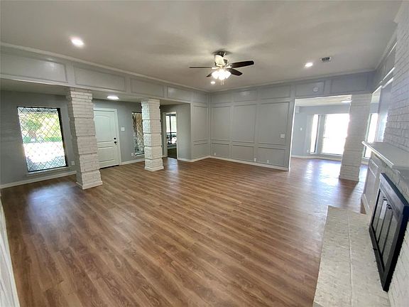 2nd image of 307 Meadowcreek Dr