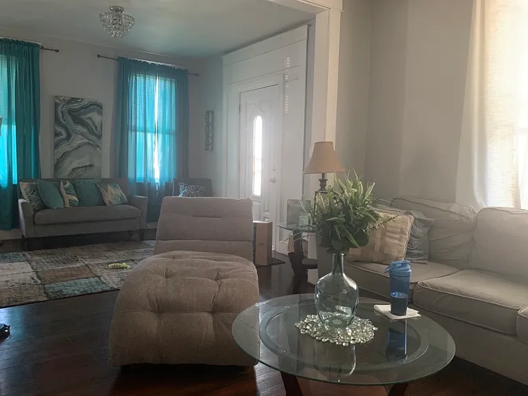 Parkwood Ave — Photo 7