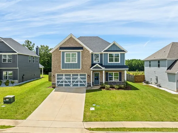 823 Wyndham Village Ct, Opelika, AL 36801