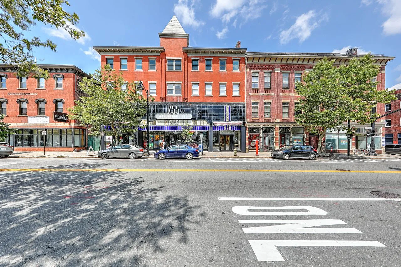 1 bed, 1375 sqft, $3,000 — Photo 1