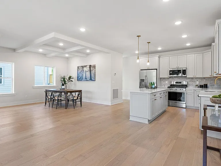 638 Ladd Ave — Photo 7