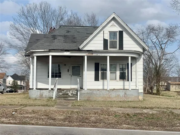 820 Cedar St, Bismarck, MO 63624