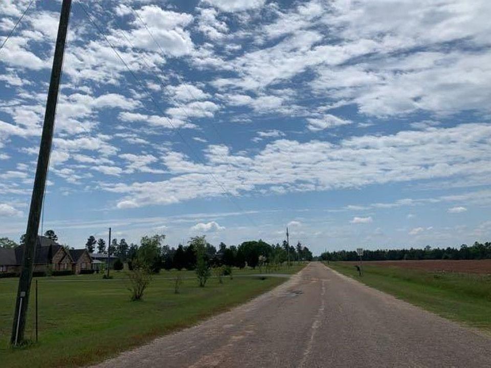 2nd image of 1390 Dogwood Rd