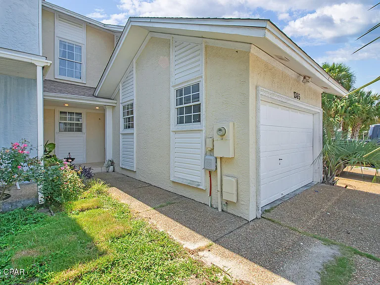 1365 Capri Dr — Photo 59