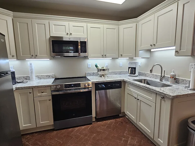 517 Dumaine St #1R — Photo 6