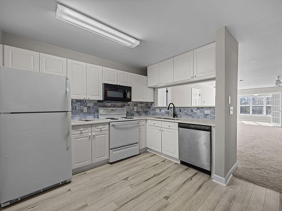 3rd image of 929 Morreene Rd APT A23